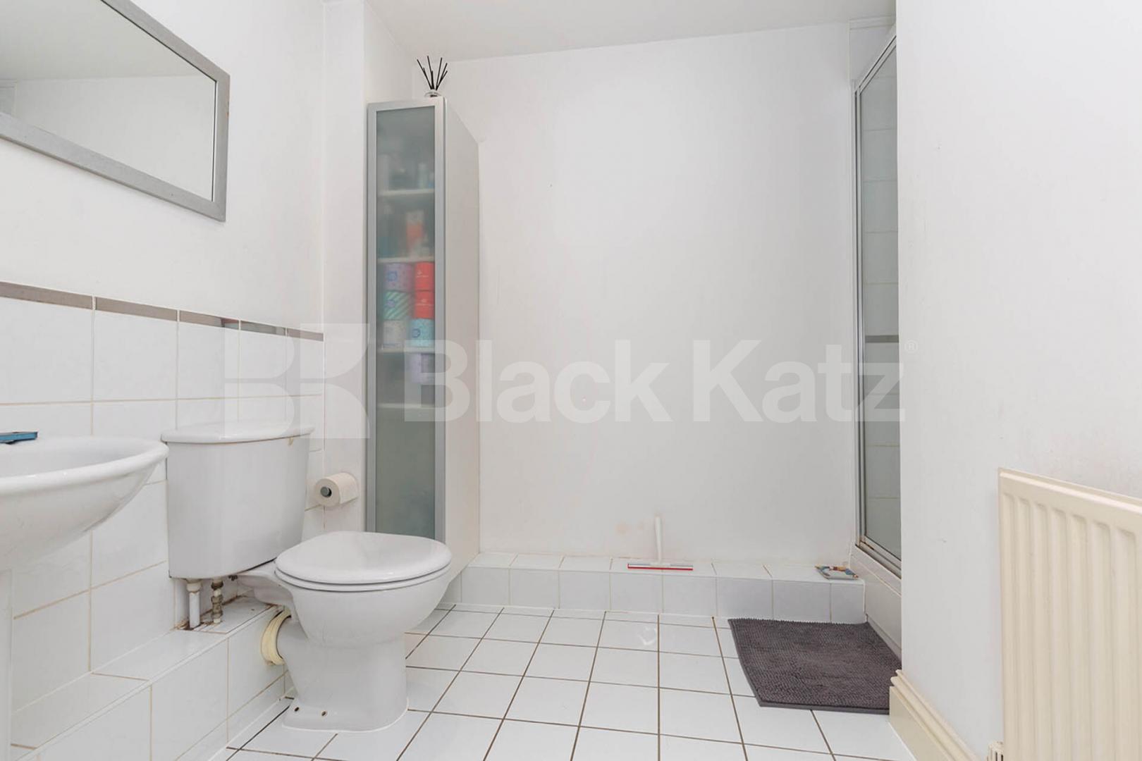 3 bed 2 bathroom property located within a gated developement in Holloway Tollington Way, Holloway